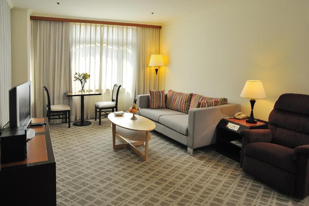 The Howard Plaza Hotel Kaohsiung Zimmer foto Living room