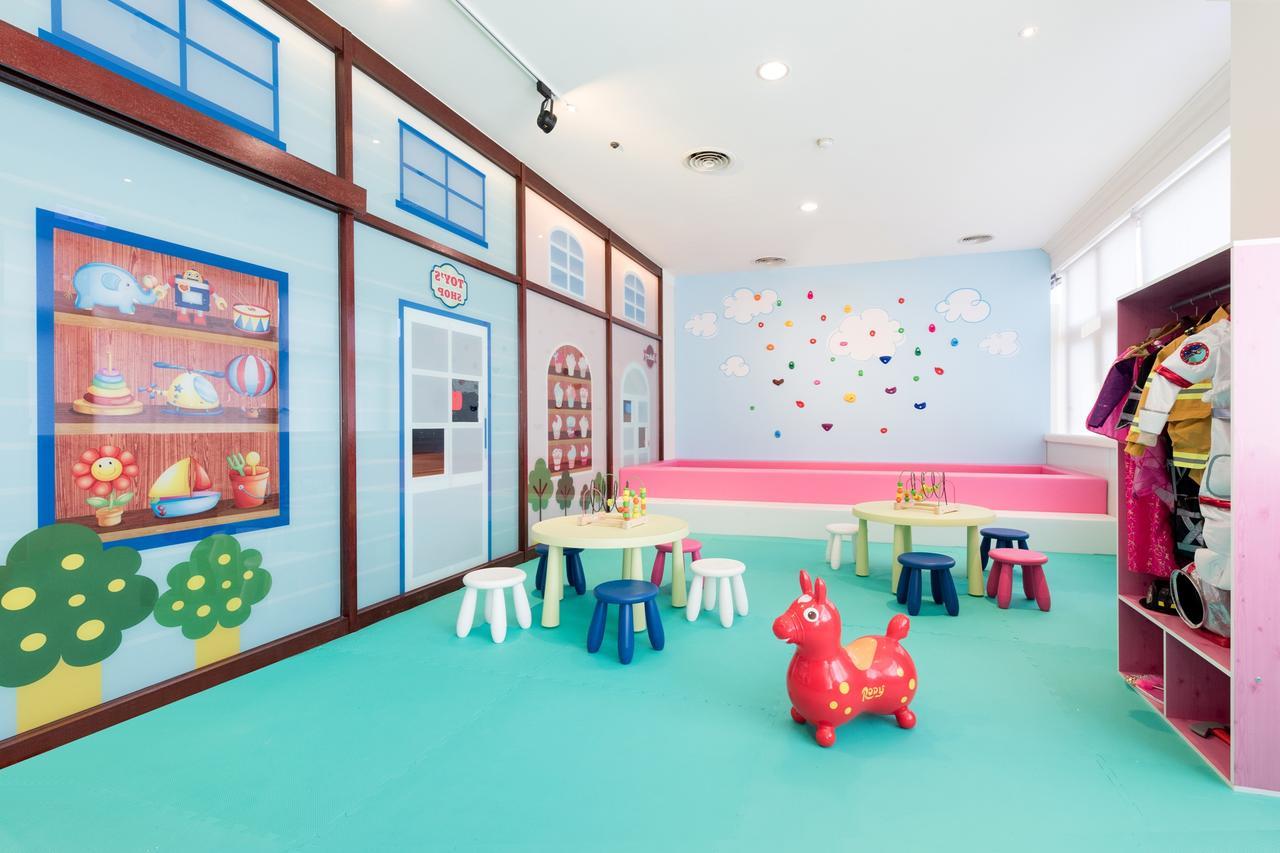 The Howard Plaza Hotel Kaohsiung Exterior foto A nursery in Thailand